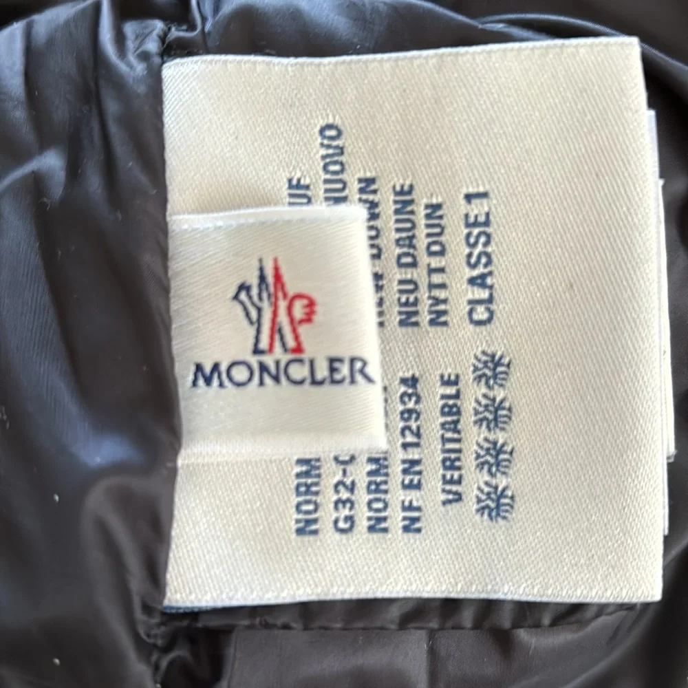 Moncler black short puffer with zip cuffs - Picture 7 of 16